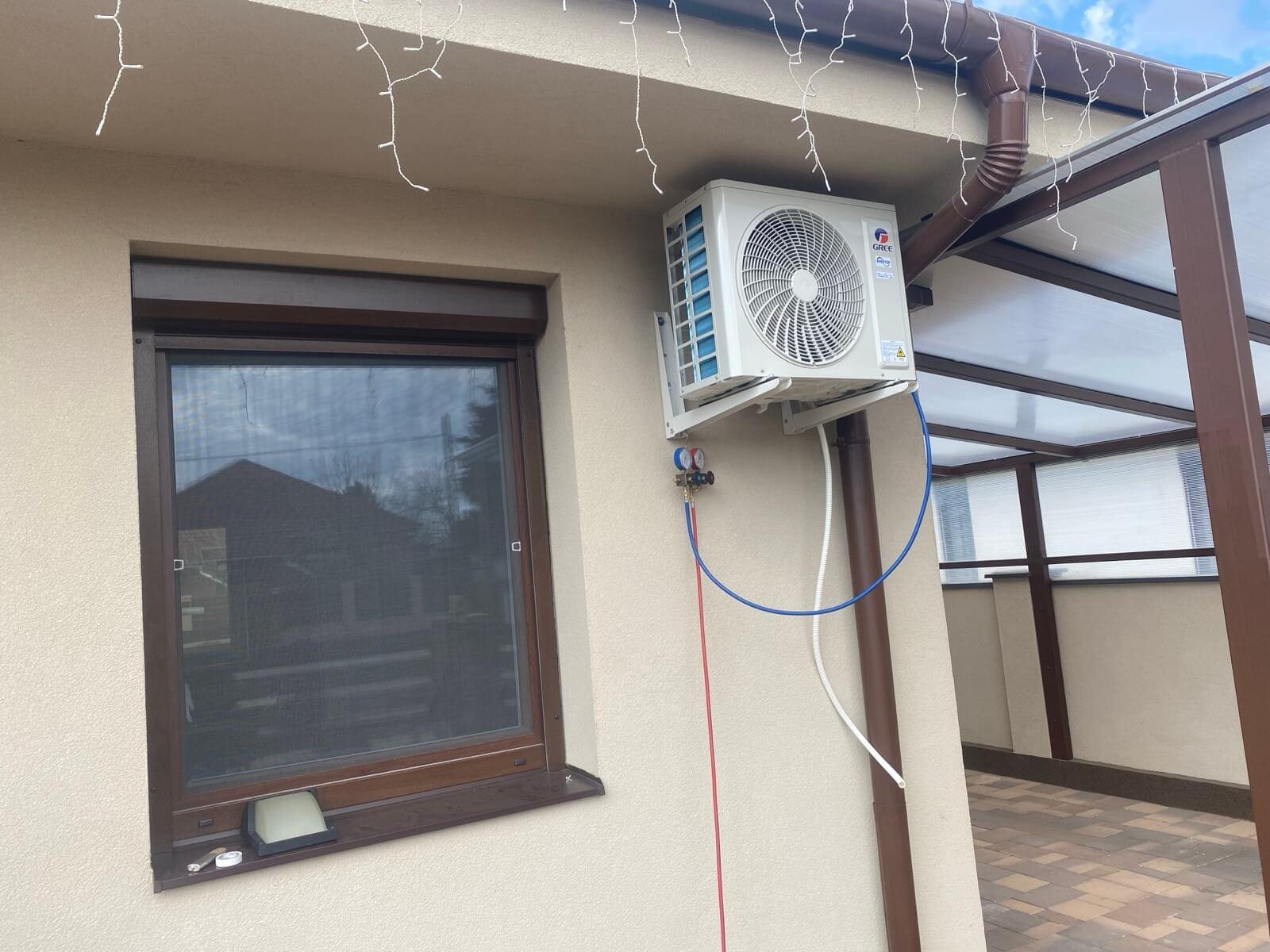 Szakember klímát szerel