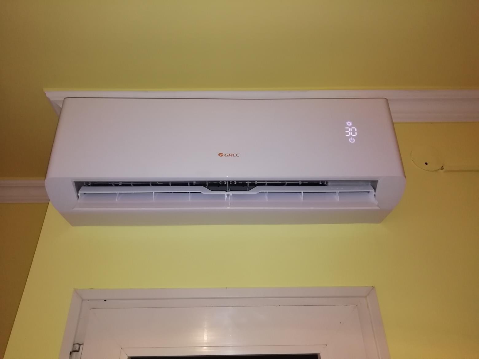 Újabb Gree beltéri klíma fűtésre állítva